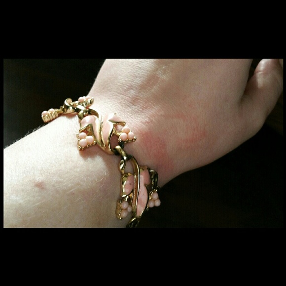 Vintage Coro pink enamel leaf bracelet - Picture 8 of 8